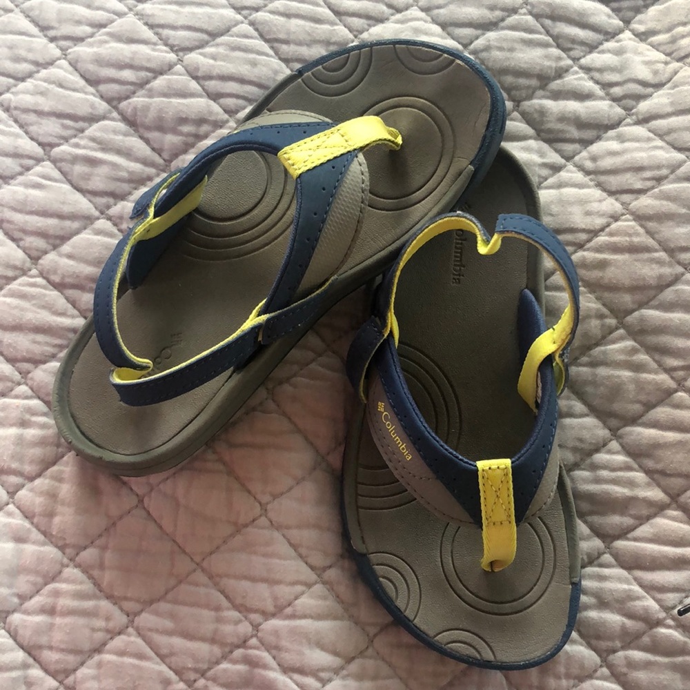 Boys Columbia flip flops
